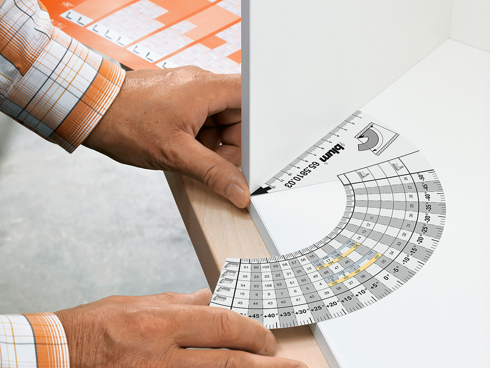 BLUM 65.5810.01 Pythagoras šablona pro řešení úhlových závěsů